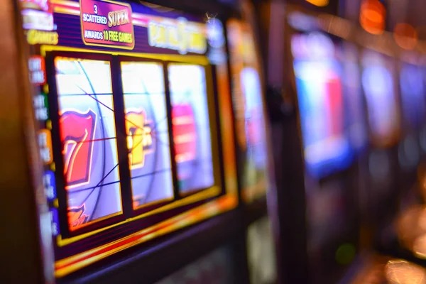 Dealer qualifying hand and outcome settlement on wslot188